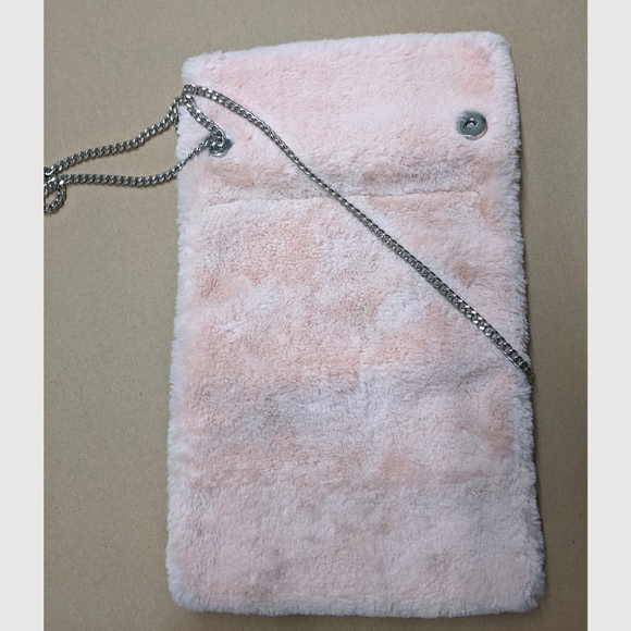 Fuzzy pink crossbody purse - Picture 4 of 7